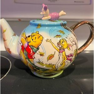 Paul Cardew Design Collectible Disney Teapot “Pooh’s Blustery Day”